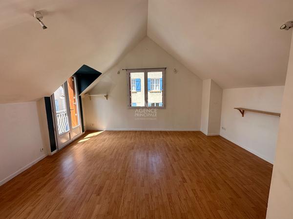 Maison de ville 2 pièce(s) 52 m2 FOURQUEUX - Lycée International Loyer 1 100 €/mois **  - Référence  18089