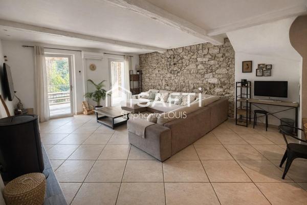 MAISON RENOVEE CENTRE AVEC JARDIN ET PISCINE RARE!