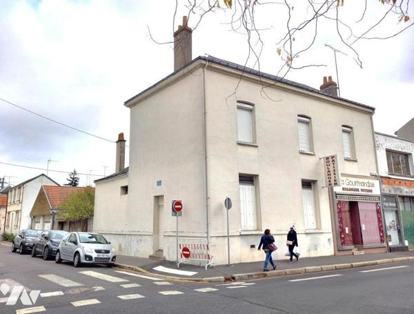 TOURS PREBENDES ENSEMBLE IMMOBILIER 164 M2-  R +2 - COUR - GARAGE - COMMERCE EN RDC