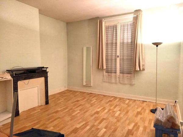 TOURS PREBENDES ENSEMBLE IMMOBILIER 164 M2-  R +2 - COUR - GARAGE - COMMERCE EN RDC