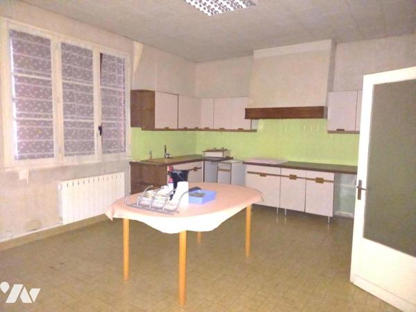 TOURS PREBENDES ENSEMBLE IMMOBILIER 164 M2-  R +2 - COUR - GARAGE - COMMERCE EN RDC