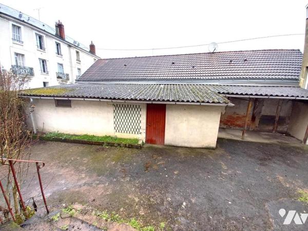 TOURS PREBENDES ENSEMBLE IMMOBILIER 164 M2-  R +2 - COUR - GARAGE - COMMERCE EN RDC