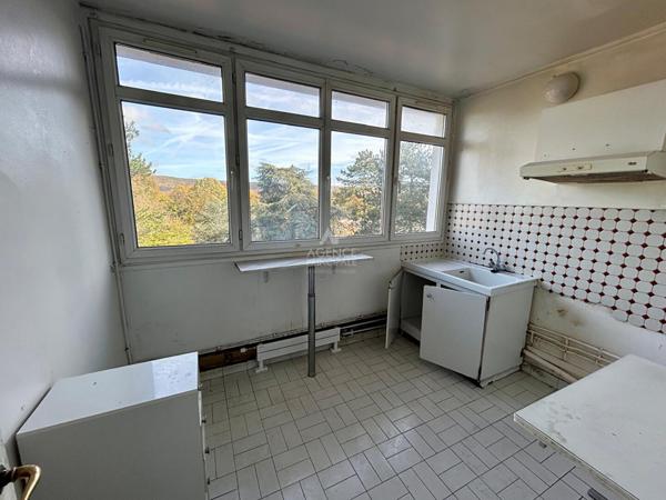 Appartement Verneuil Sur Seine 4 pièce(s) 68 m2 €165 000 ** - Référence 1051