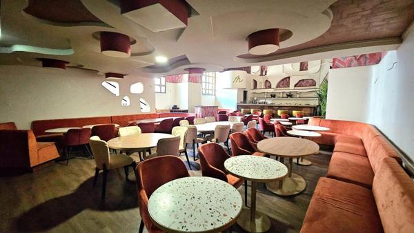 Vente                                                      Local commercial
                        
                     3 pièces                      210 m2                     à Nice