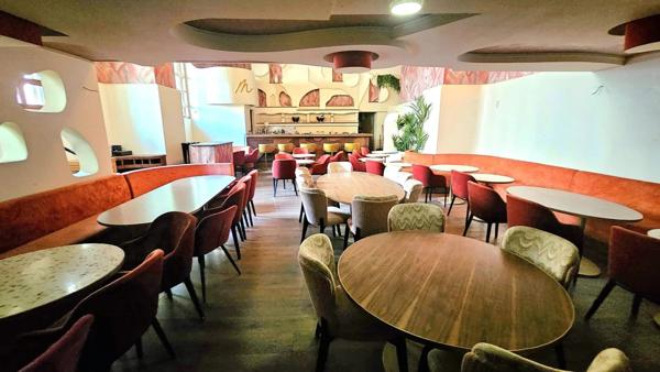 Vente                                                      Local commercial
                        
                     3 pièces                      210 m2                     à Nice