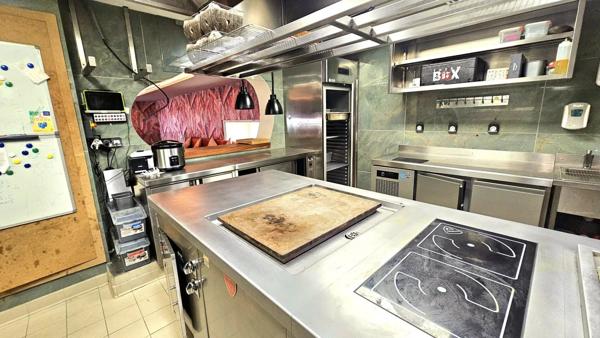 Vente                                                      Local commercial
                        
                     3 pièces                      210 m2                     à Nice