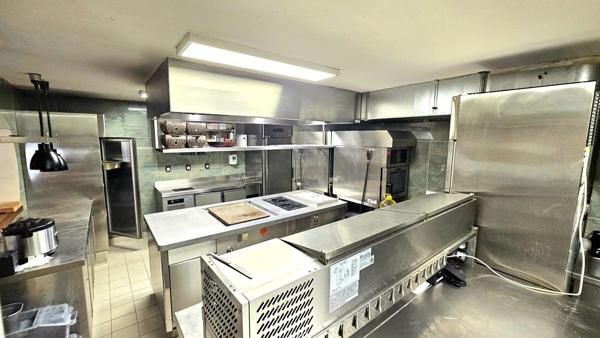 Vente                                                      Local commercial
                        
                     3 pièces                      210 m2                     à Nice