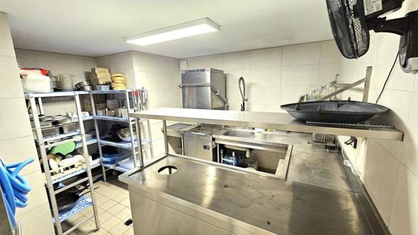 Vente                                                      Local commercial
                        
                     3 pièces                      210 m2                     à Nice