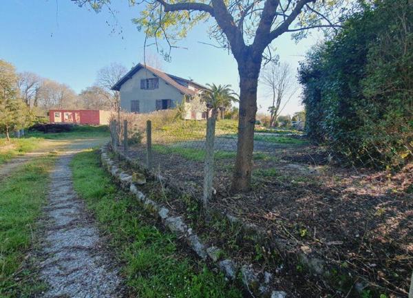 Maison à vendre    6 pièces •  Saint-André-de-Seignanx