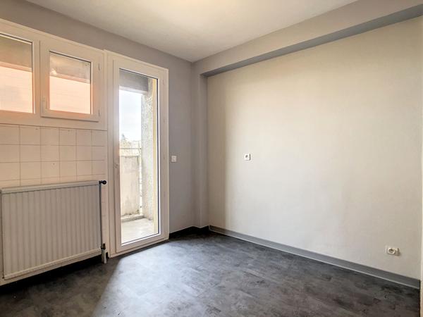 Appartement traversant Muret 3 pièce(s) avec cave et 3 balcons