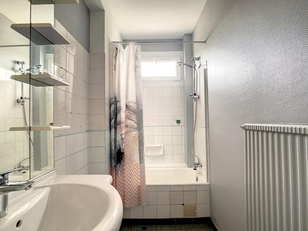 Appartement traversant Muret 3 pièce(s) avec cave et 3 balcons