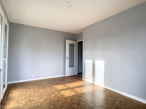 Appartement traversant Muret 3 pièce(s) avec cave et 3 balcons