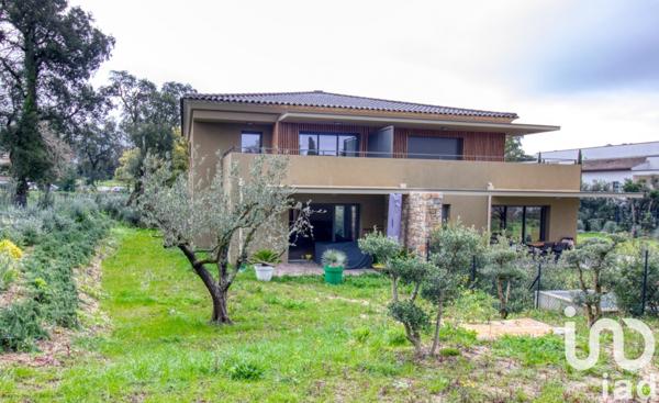 Appartement 4 pièces de 94 m² à Grimaud (83310)