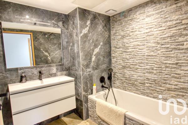 Appartement 4 pièces de 94 m² à Grimaud (83310)