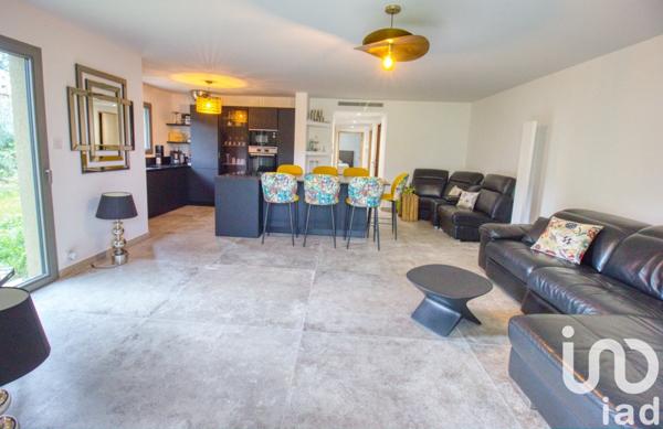 Appartement 4 pièces de 94 m² à Grimaud (83310)
