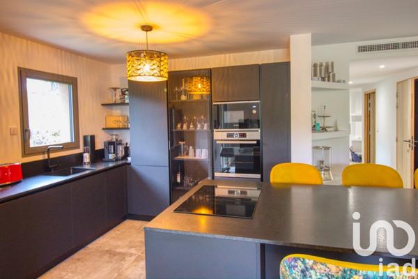 Appartement 4 pièces de 94 m² à Grimaud (83310)
