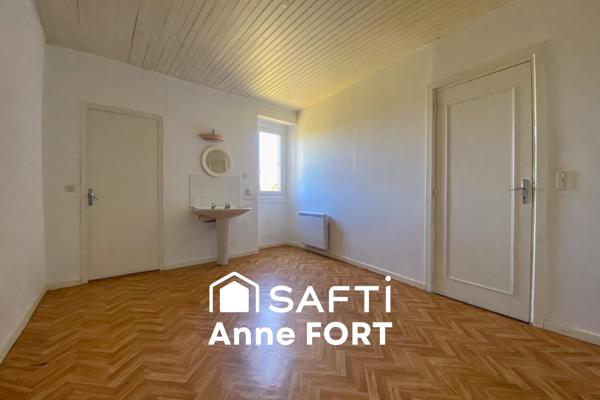 Maison de campagne d'environ 100 m2, salon-séjour, cuisine, 2 chambres