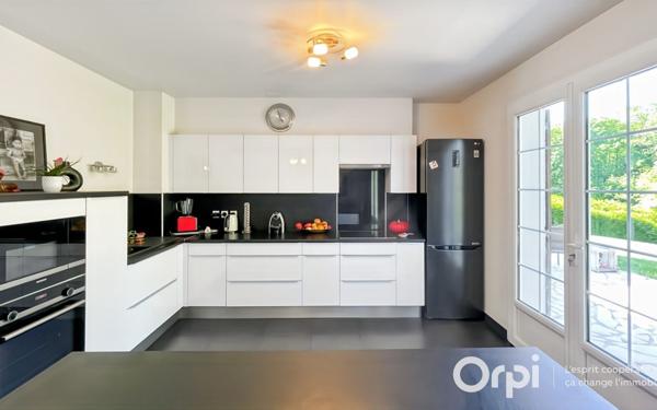 Maison à vendre    6 pièces • 219,11 m2 Magny-en-Vexin