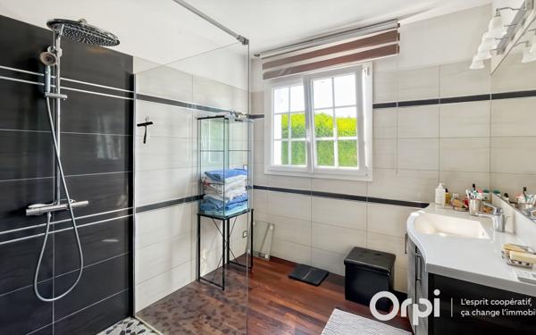 Maison à vendre    6 pièces • 219,11 m2 Magny-en-Vexin