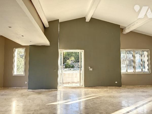 Maison individuelle rénovée avec piscine – 160 m² – Terrain 1 944 m² – Vidauban