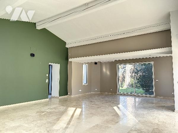 Maison individuelle rénovée avec piscine – 160 m² – Terrain 1 944 m² – Vidauban