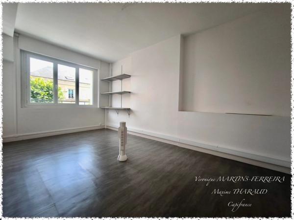 📣 À Vendre – Local Professionnel avec Hangar & Jardin – Centre-ville de Montmirail 51