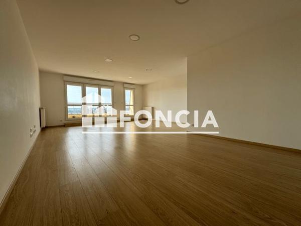 Location Appartement 4 pièces 100 m² - RESID LES HAUTS DU PARC Le Mans 72000