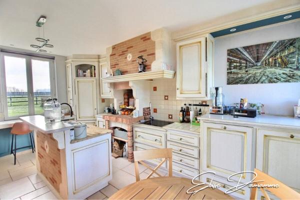 IDEAL CHEVAUX - Propriété comprenant maison, gîte et dépendances sur 9900m²