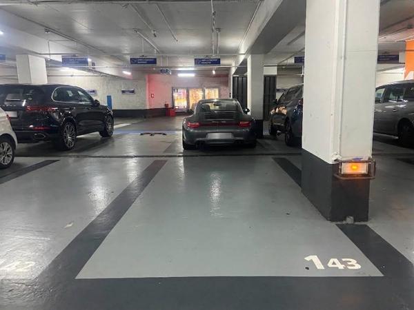 VERSAILLES NOTRE DAME Place du Marché à vendre 2 emplacements de parking au 1er sous-sol