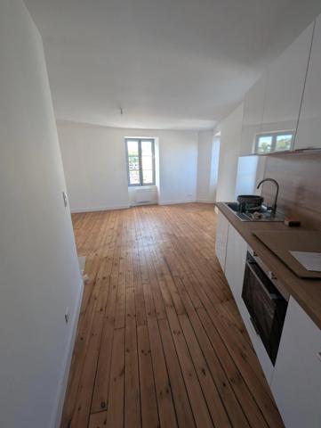 Appartement remis à neuf à louer 2 pièces dont 1 chambre.  42 m²  FONTENAY LE COMTE (85)