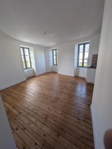 Appartement remis à neuf à louer 2 pièces dont 1 chambre.  42 m²  FONTENAY LE COMTE (85)