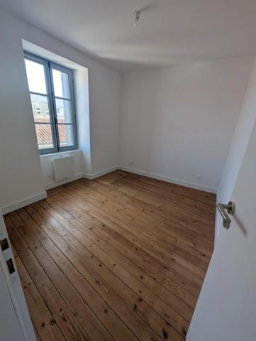 Appartement remis à neuf à louer 2 pièces dont 1 chambre.  42 m²  FONTENAY LE COMTE (85)