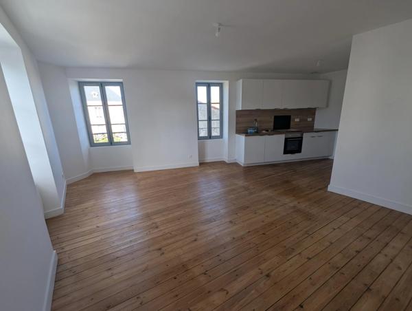 Appartement remis à neuf à louer 2 pièces dont 1 chambre.  42 m²  FONTENAY LE COMTE (85)