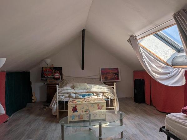 Maison en pierre  rénovée – 4 chambres – 245 m² habitables avec terrain – à ARBOIS (Jura)