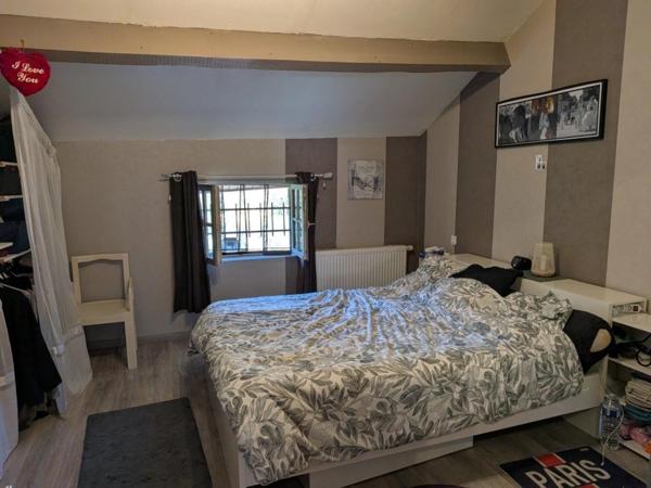 Maison en pierre  rénovée – 4 chambres – 245 m² habitables avec terrain – à ARBOIS (Jura)