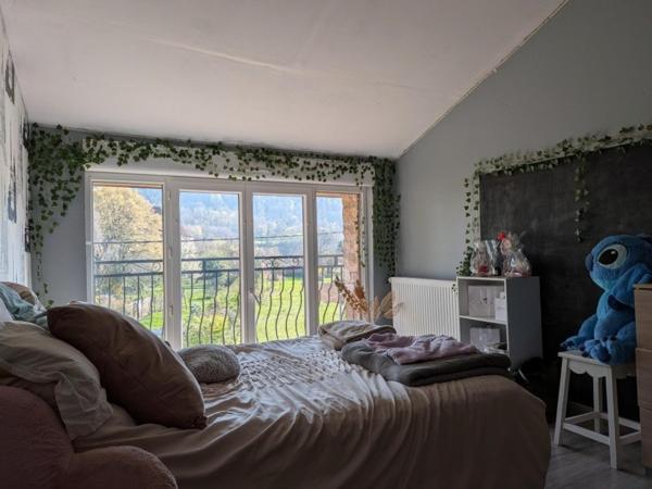 Maison en pierre  rénovée – 4 chambres – 245 m² habitables avec terrain – à ARBOIS (Jura)