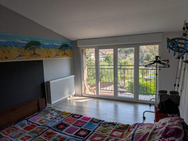 Maison en pierre  rénovée – 4 chambres – 245 m² habitables avec terrain – à ARBOIS (Jura)