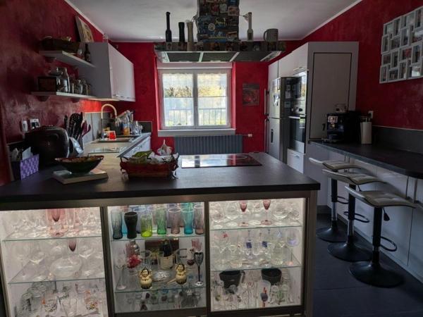 Maison en pierre  rénovée – 4 chambres – 245 m² habitables avec terrain – à ARBOIS (Jura)