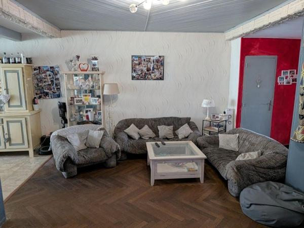 Maison en pierre  rénovée – 4 chambres – 245 m² habitables avec terrain – à ARBOIS (Jura)