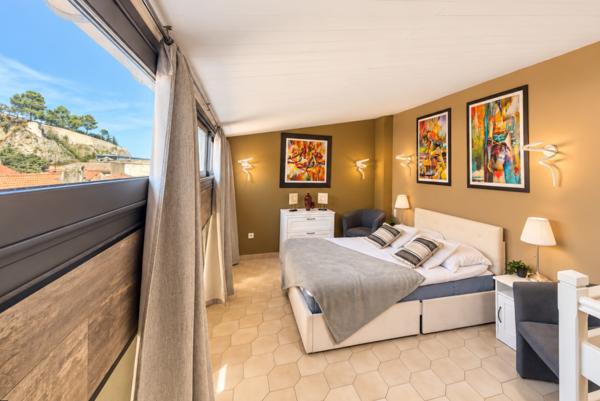 Appartement
         3 pièces
        - 60 m² Exclusivité 210 000 € *