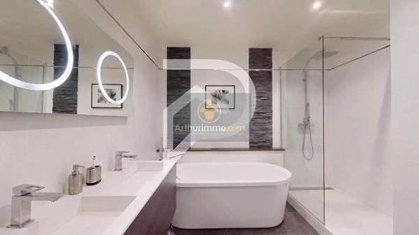 Vente                                                      Appartement
                        
                     4 pièces                      114 m2                     à Le Chesnay-Rocquencourt