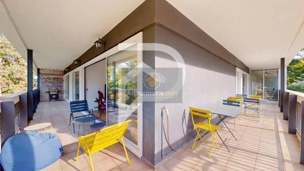 Vente                                                      Appartement
                        
                     4 pièces                      114 m2                     à Le Chesnay-Rocquencourt