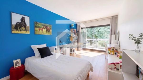 Vente                                                      Appartement
                        
                     4 pièces                      114 m2                     à Le Chesnay-Rocquencourt