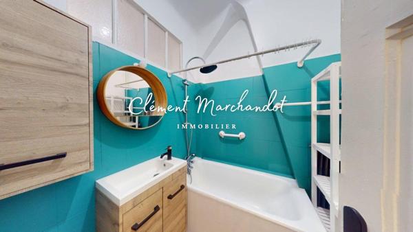 Lumineux 2/3 pièces rénové, proche commerces et gare