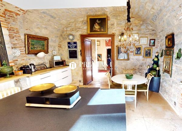 Vivez le charme d’un manoir du XVIe siècle : 350 m² d’élégance nichés dans un parc arboré avec piscine et maison d’amis, CAHORS