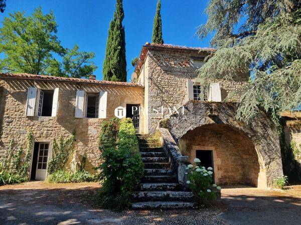 Vivez le charme d’un manoir du XVIe siècle : 350 m² d’élégance nichés dans un parc arboré avec piscine et maison d’amis, CAHORS