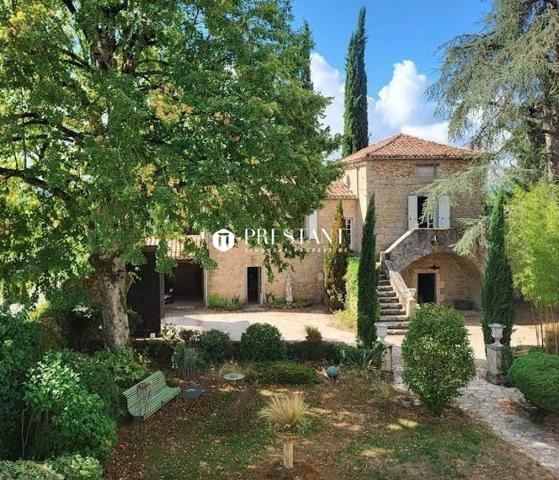 Vivez le charme d’un manoir du XVIe siècle : 350 m² d’élégance nichés dans un parc arboré avec piscine et maison d’amis, CAHORS