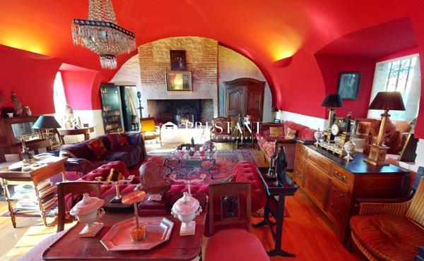 Vivez le charme d’un manoir du XVIe siècle : 350 m² d’élégance nichés dans un parc arboré avec piscine et maison d’amis, CAHORS