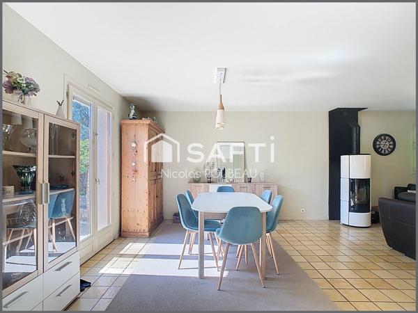 Une charmante maison dans son écrin de verdure !