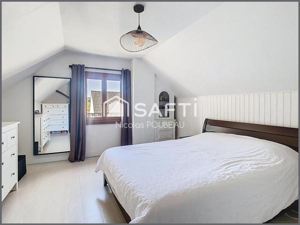 Une charmante maison dans son écrin de verdure !